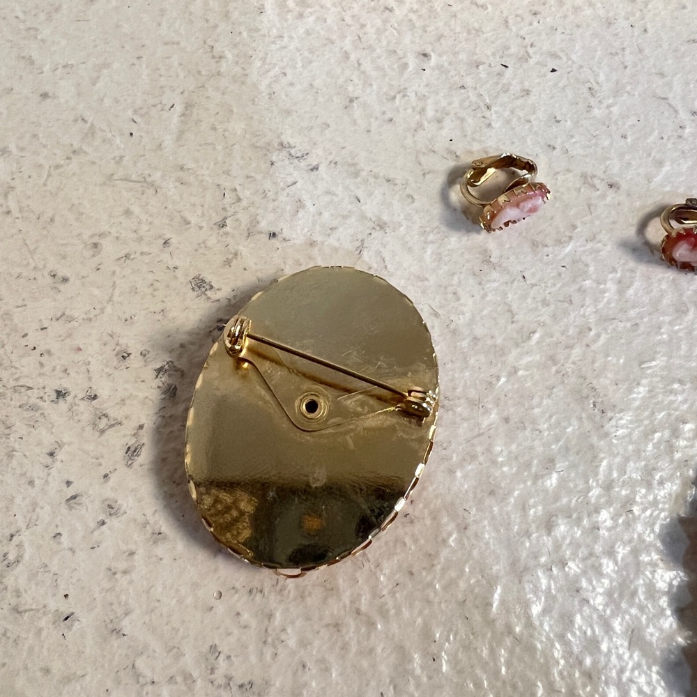 vintage Griffith cameo bracelet Earrings and brooch set - Picture 6 of 11
